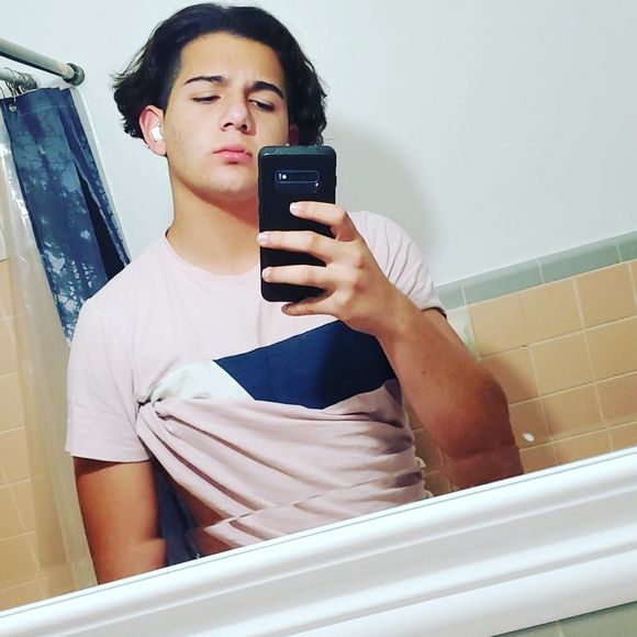 Meet your Posher, Jairo - Picture 1 of 1